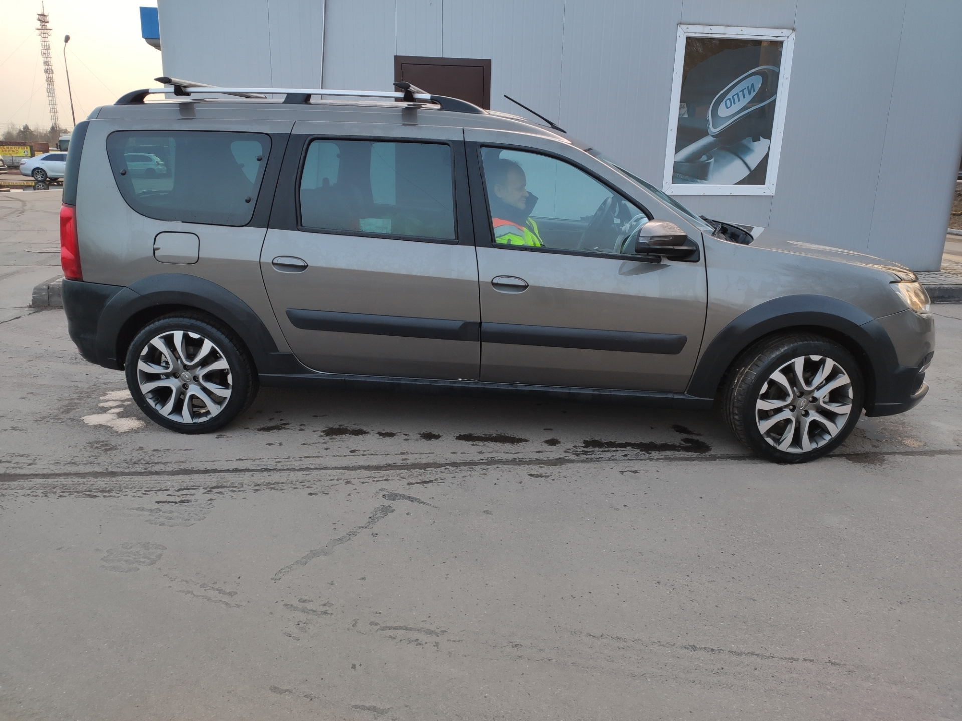 Диски XRAY Cross на Ларгус кросс FL — Lada Largus Cross, 1,6 л, 2021 ...