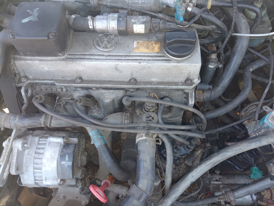 Проблемка перестал заводится, искра есть, насос кочает, свечи сухие ...