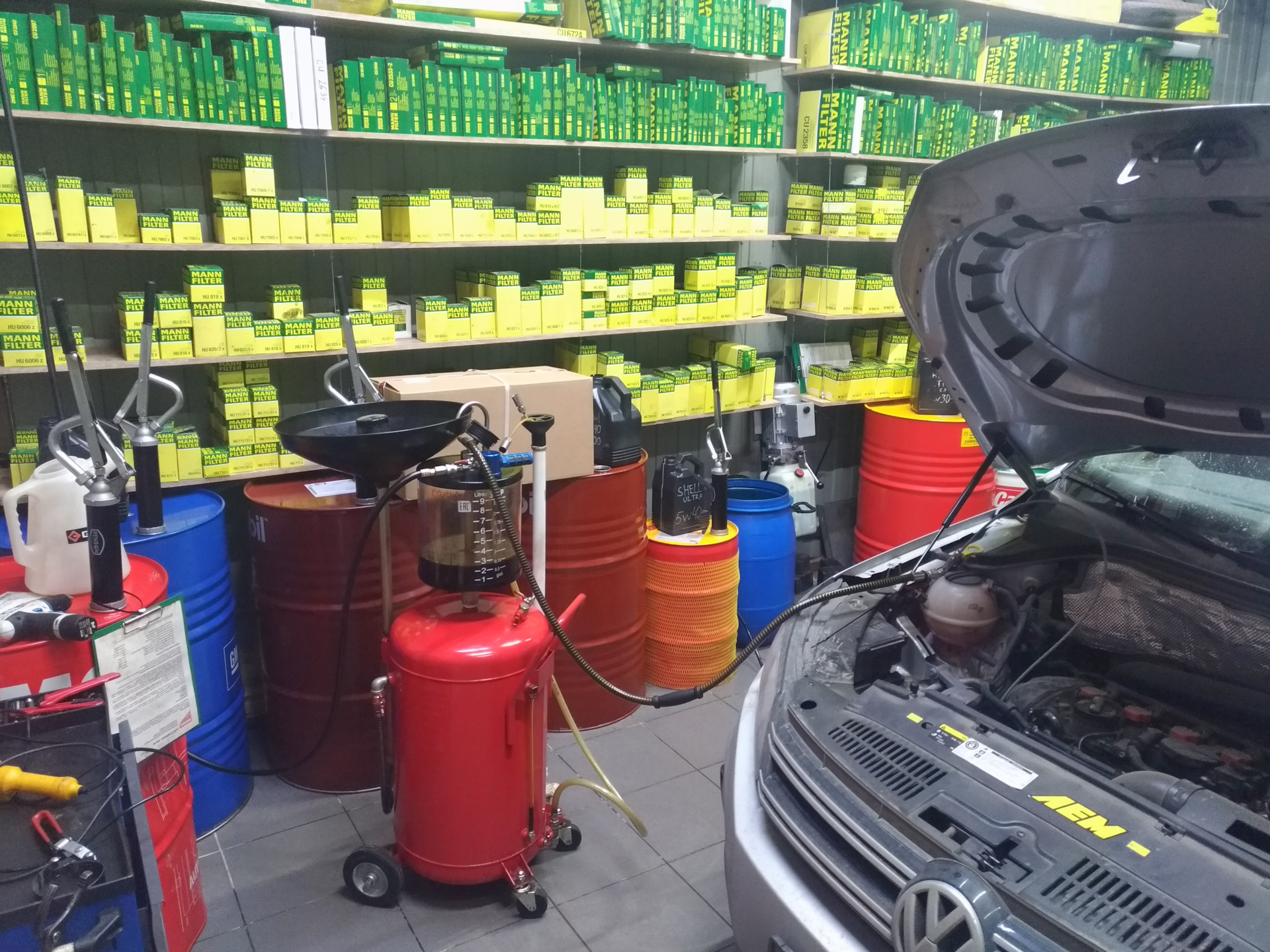 Замена масла Spot — Volkswagen Tiguan (1G), 2 л, 2014 года | визит на ...