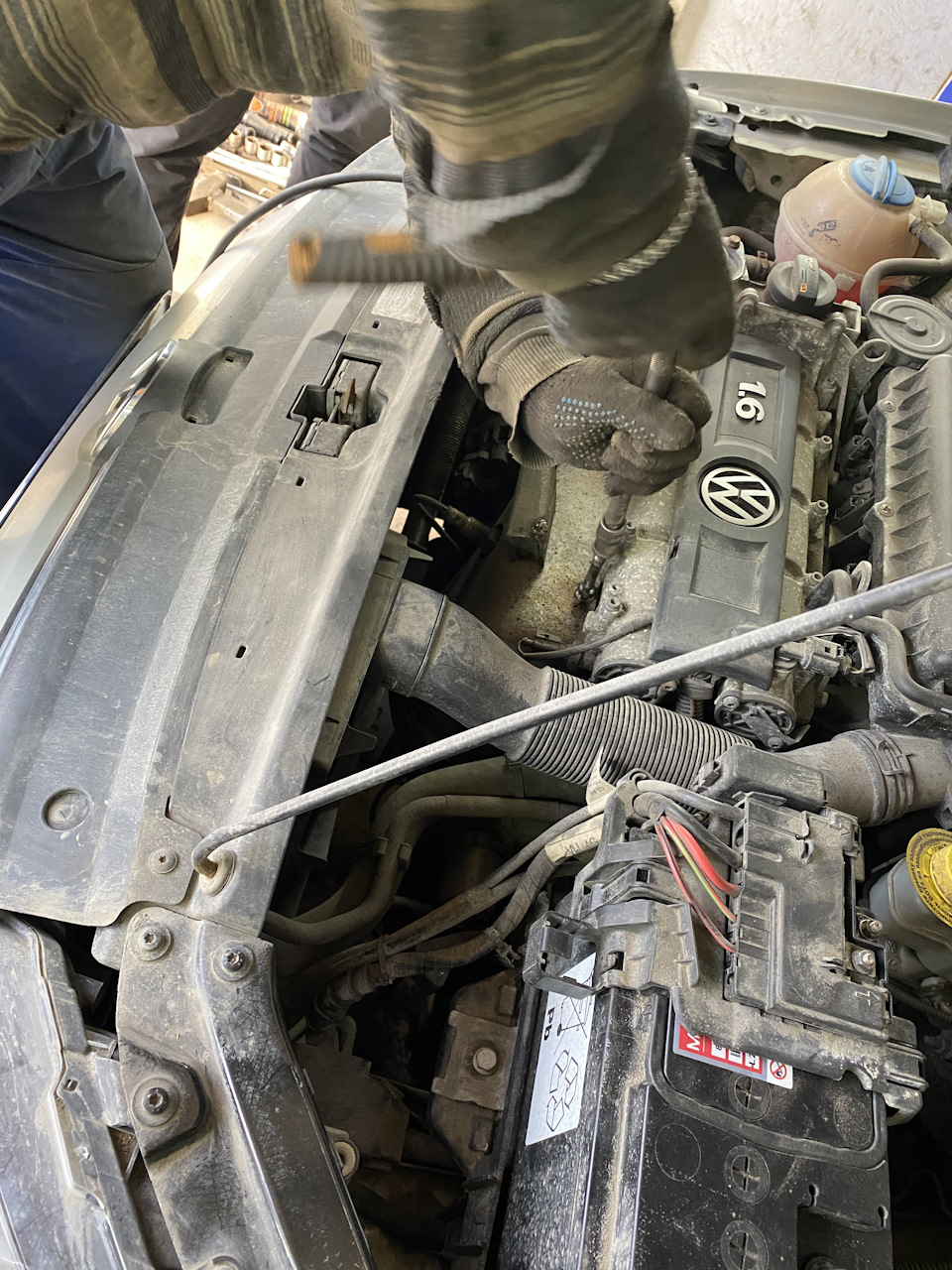 Трещина в выпускном коллекторе — Volkswagen Polo Sedan, 1,6 л, 2012 ...