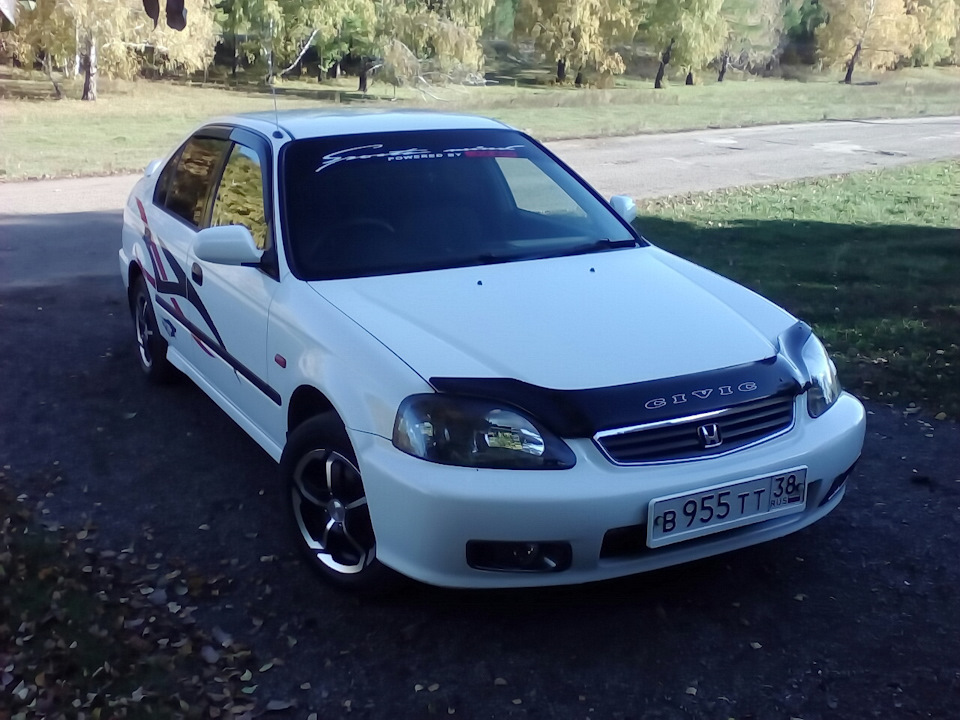 Зеркала в комбинированный белый — Honda Civic Ferio (6G), 1,5 л, 2000 ...