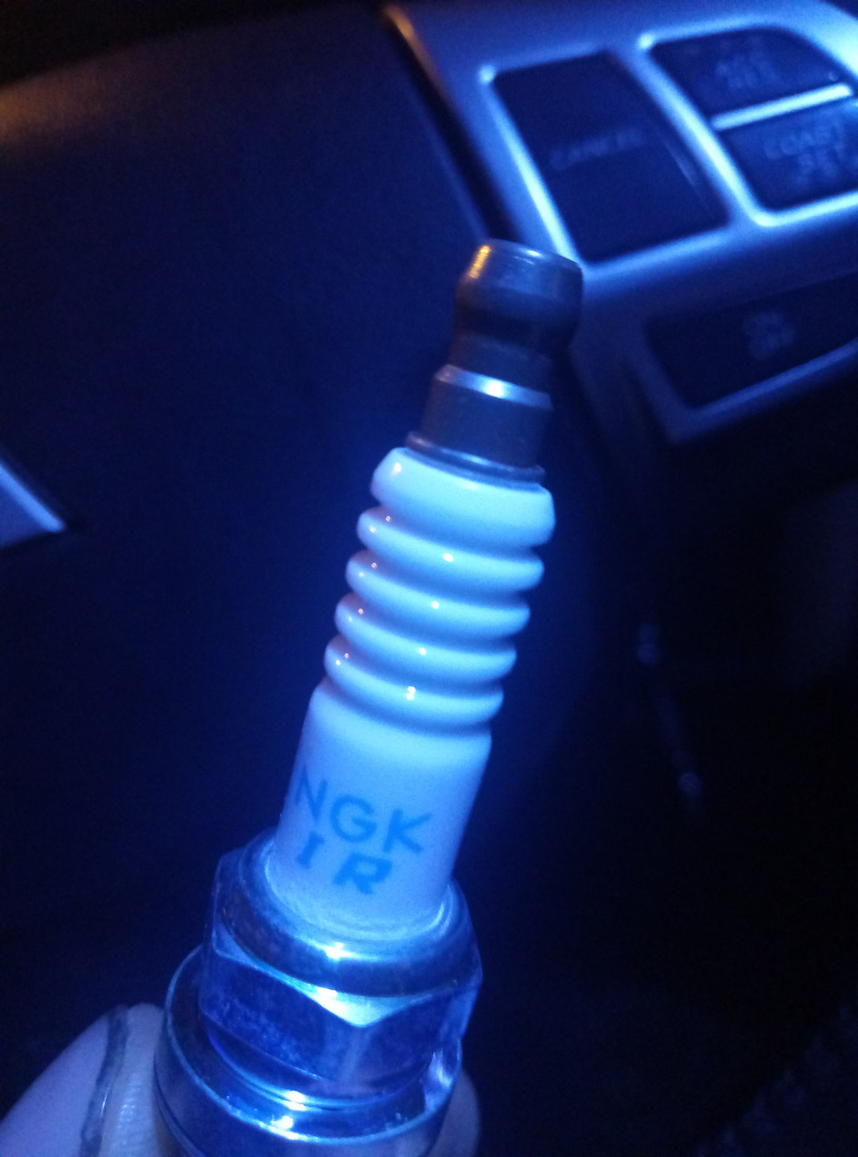 Свеча зажигания NGK 2687, FR6EI "Laser Iridium…" — Mitsubishi Lancer X ...