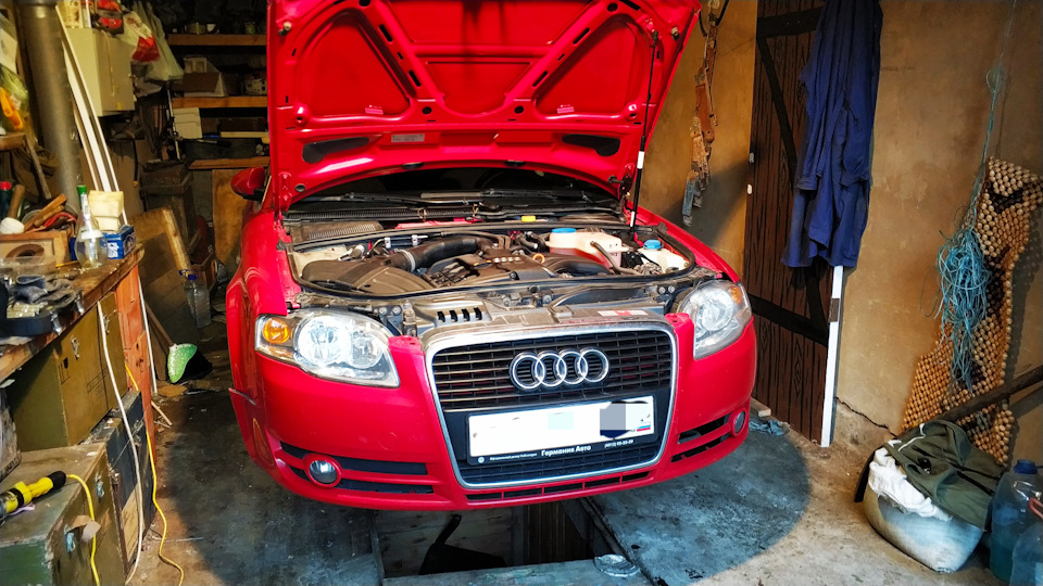 Поднял, снял колеса, открутил локеры и начал отсоединять бампер — Audi A4 (B7)