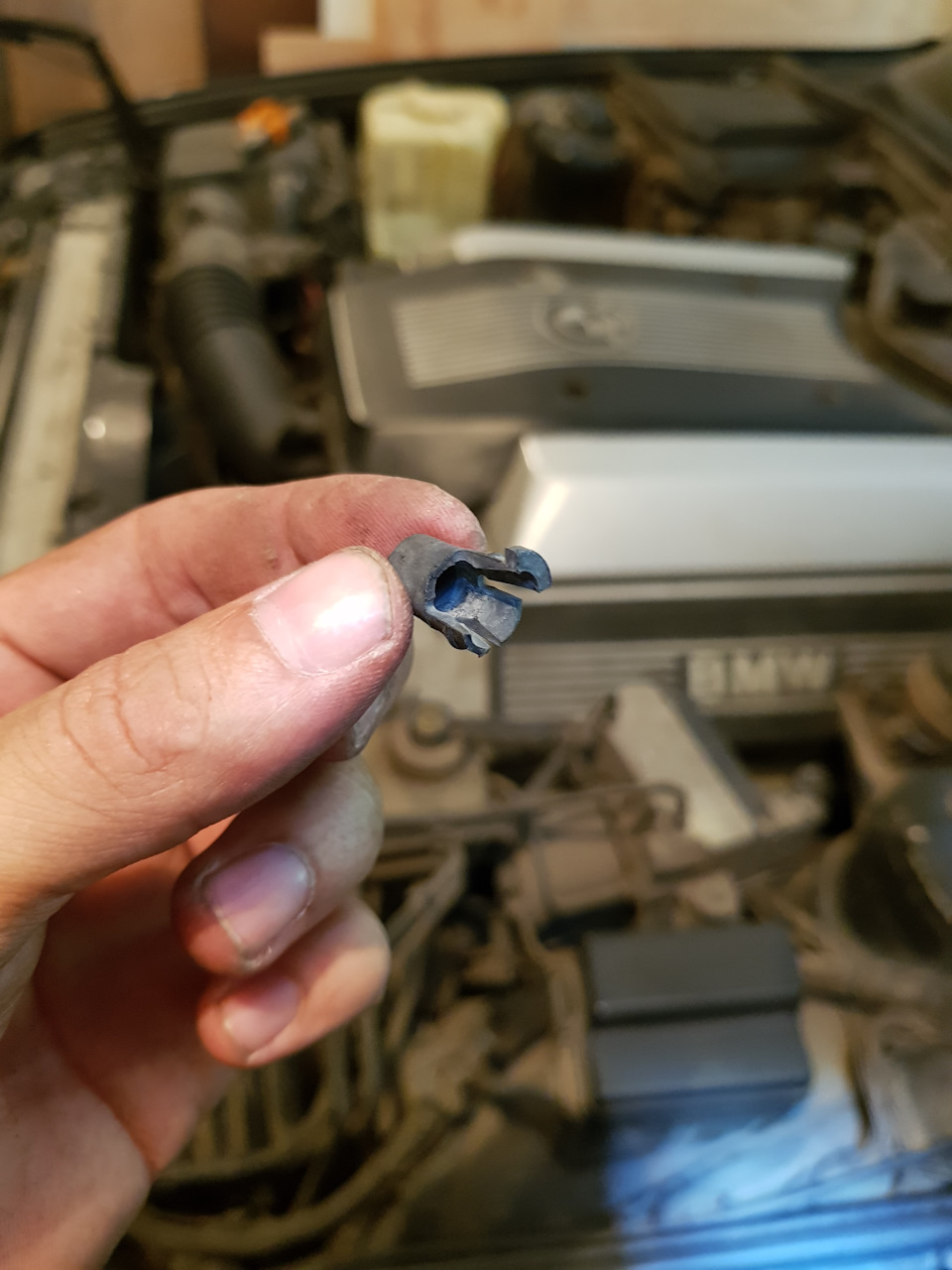 Запись #37 Втулка шарнира регулятора фар — BMW 5 series (E34), 3 л ...