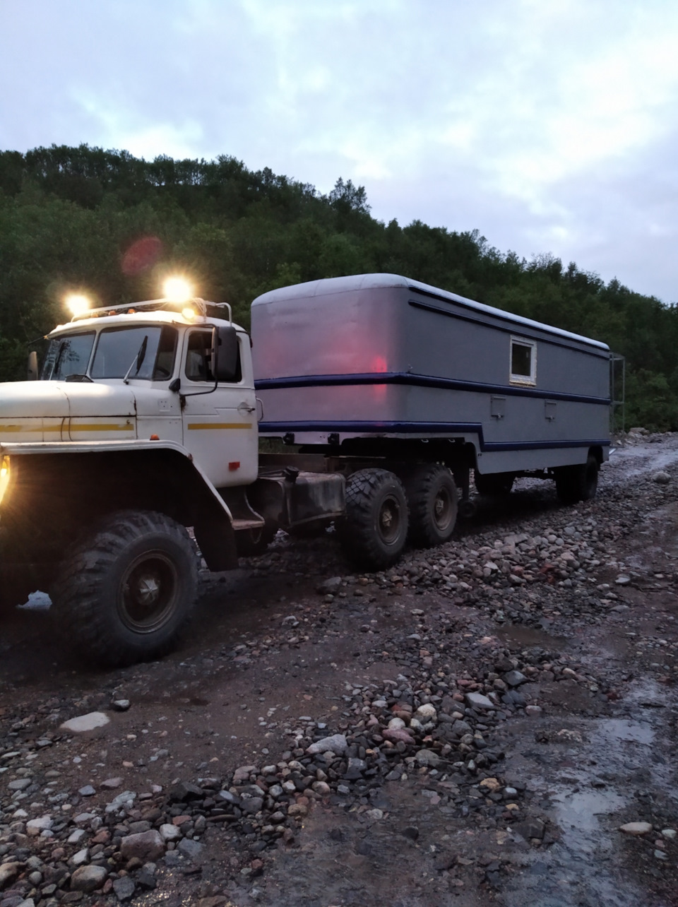 Эксплуатация урала. КАМАЗ 5410 С самосвальным полуприцепом. КАМАЗ 5410 С ОДАЗ 9370. Вездеход 8x8 Урал 4320. Урал 4320 вахтовик.