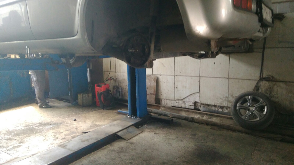 Тормоза не тормозят — Nissan Cube II, 1,4 л, 2003 года | визит на ...