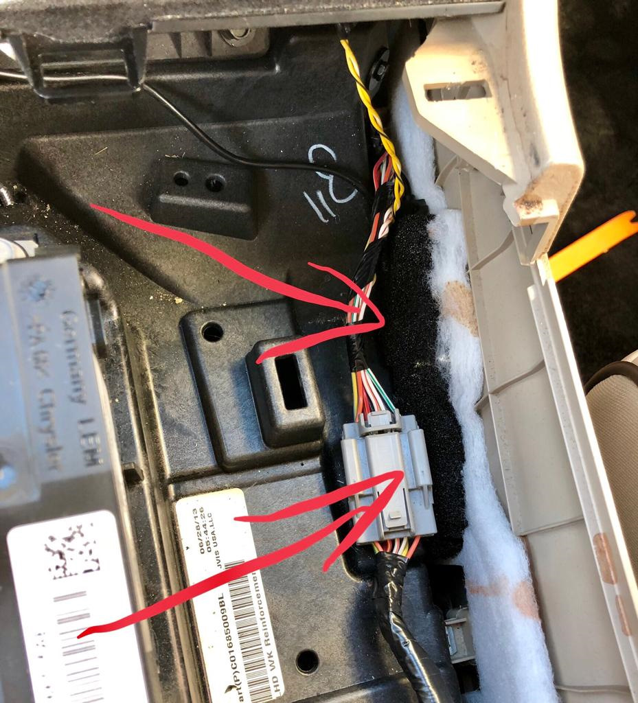 И спрятал. — Jeep Grand Cherokee (WK2)