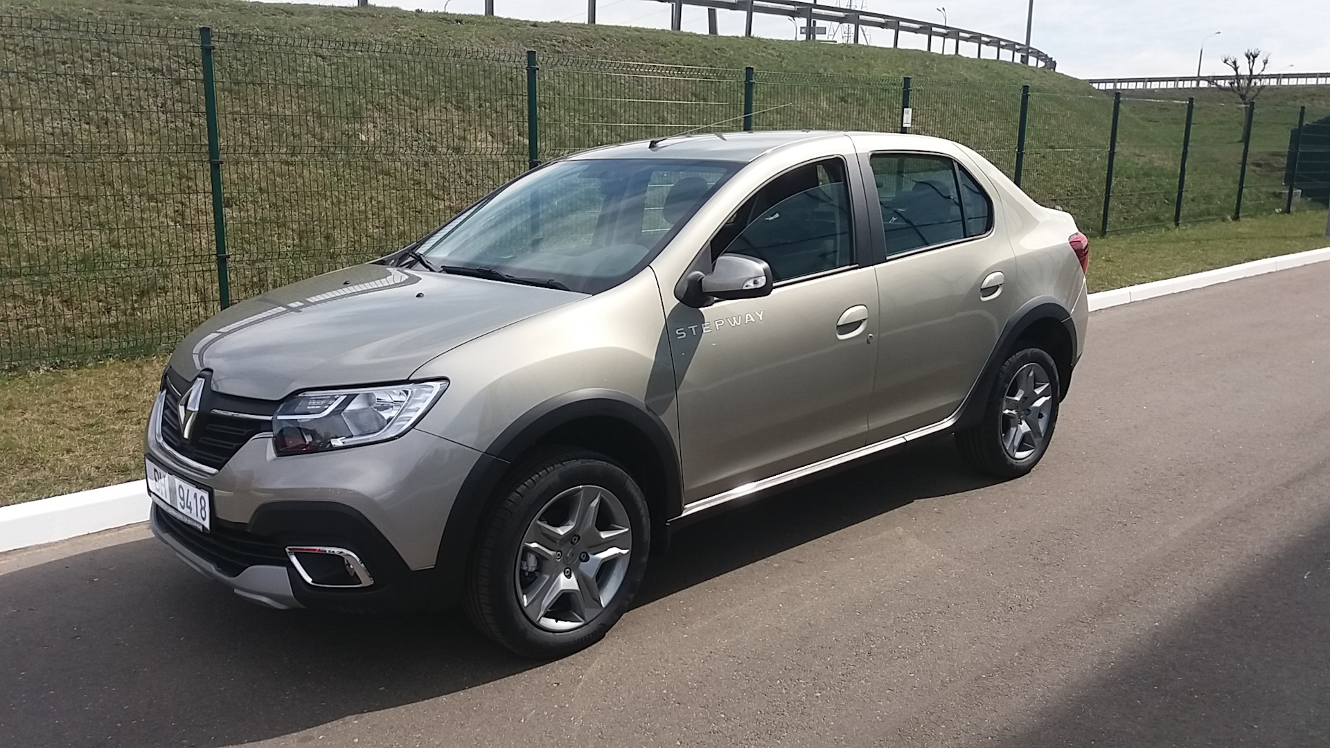 Renault Logan Stepway 1.6 бензиновый 2019 | на DRIVE2