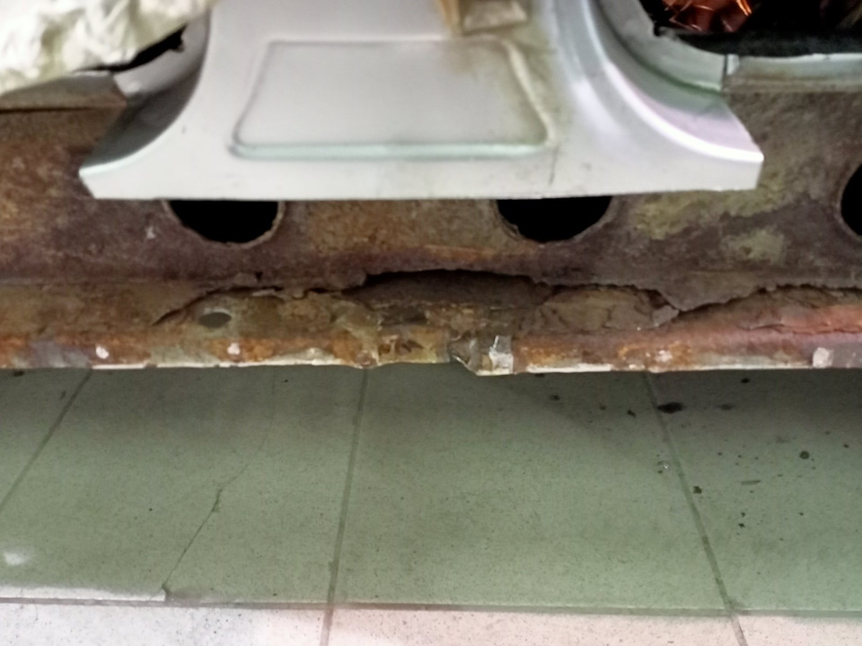 Подгнил аналогично. — ГАЗ 31105