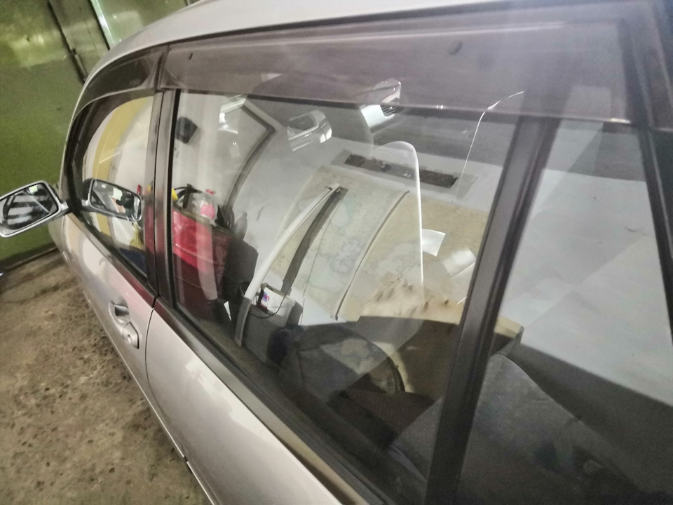 Установка оригинальных ветровиков. Как убрать старый двухсторонний ...