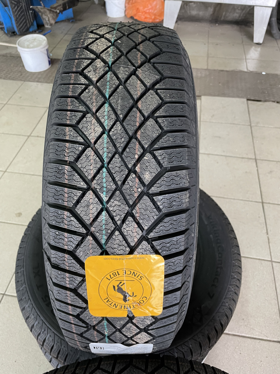 Зимние шины Continental Viking Contact 7 195/65 R15 — Volkswagen Golf Mk7,  1,4 л, 2014 года | шины | DRIVE2