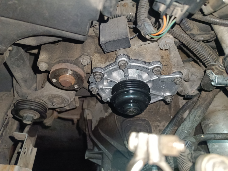 Помпа на месте. — Jaguar X-Type