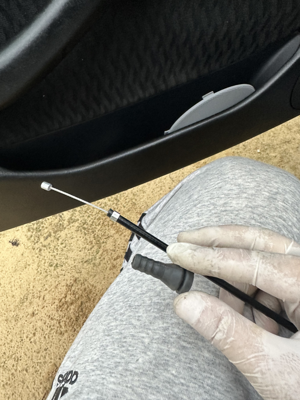 Замена тросика открывания капота — BMW 3 series (E46), 2 л, 1999 года ...