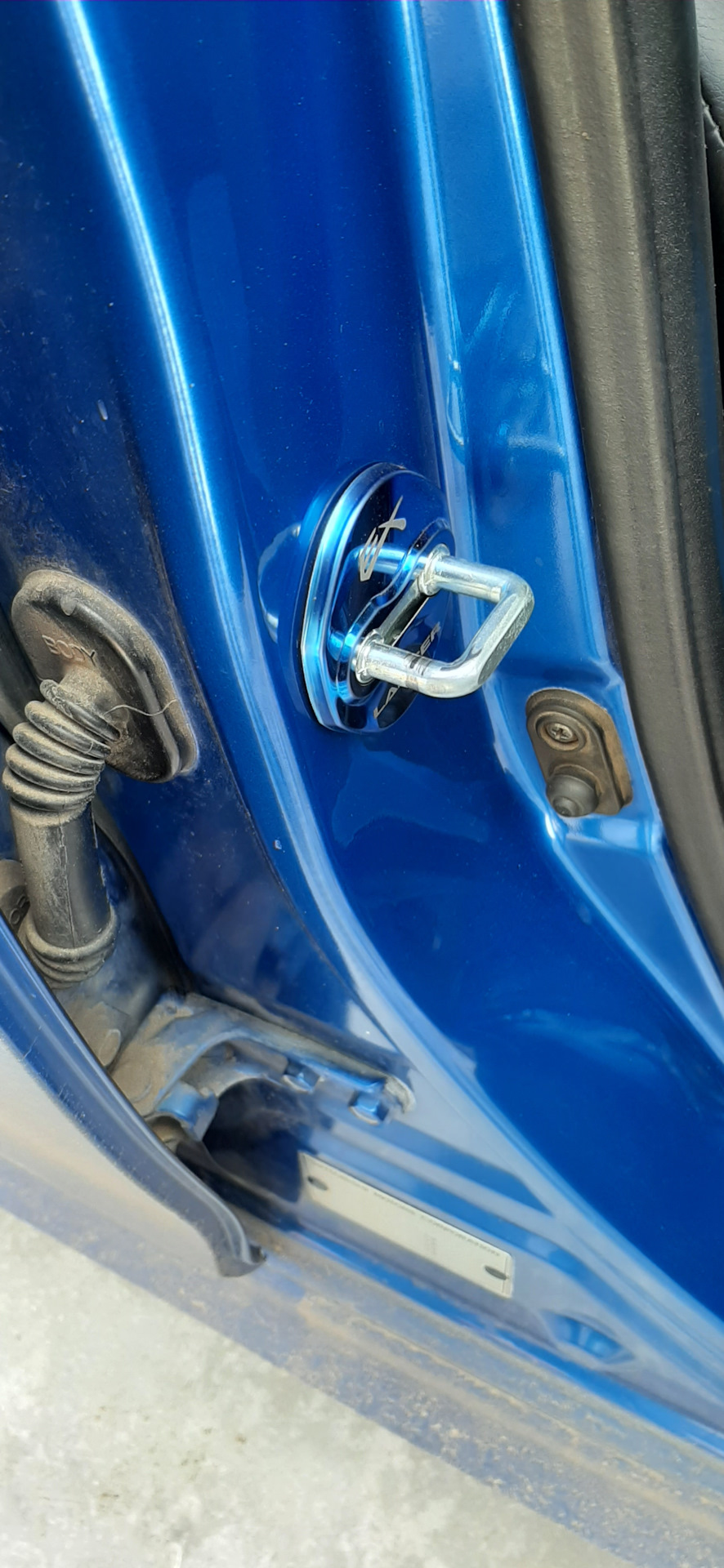 Накладки петель замков и накладки ограничителей дверей — Mitsubishi