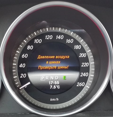 Давление в шинах мерседес е200. Какое давление в шинах на мерседесе. Табличка давления шин mercedes w166. Давление в шинах мерседес е200. Мерседес w210 табличка давления в шинах.
