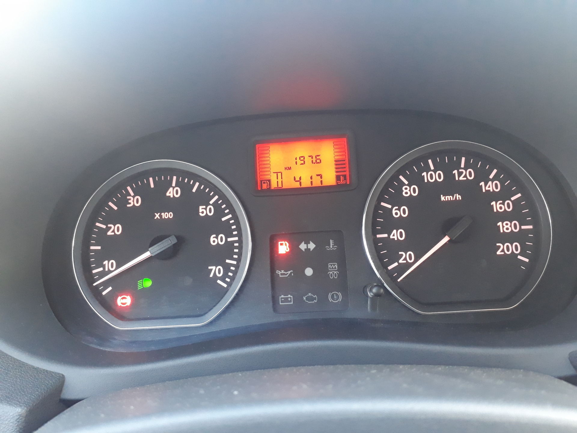 Расход топлива ниссан альмера g15. Nissan connect almera g15. Ниссан альмера расход на 100 км. Ниссан альмера расход на 100 км. Ниссан альмера расход топлива на 100 км.