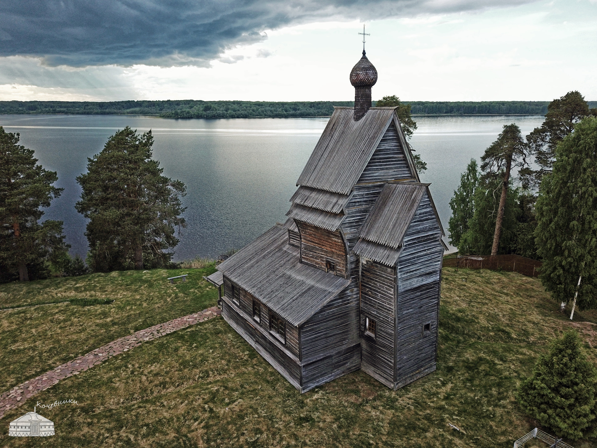 Самая старинная церковь. Юксовичи Георгиевская Церковь. Георгиевская Церковь в селе Юксовичи. Деревянная Георгиевская Церковь в деревне Юксовичи.