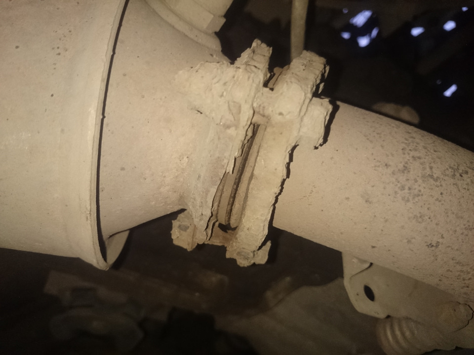 Гофра вместо разьемного соединения — Audi 90 (B3), 2,2 л, 1987 года ...