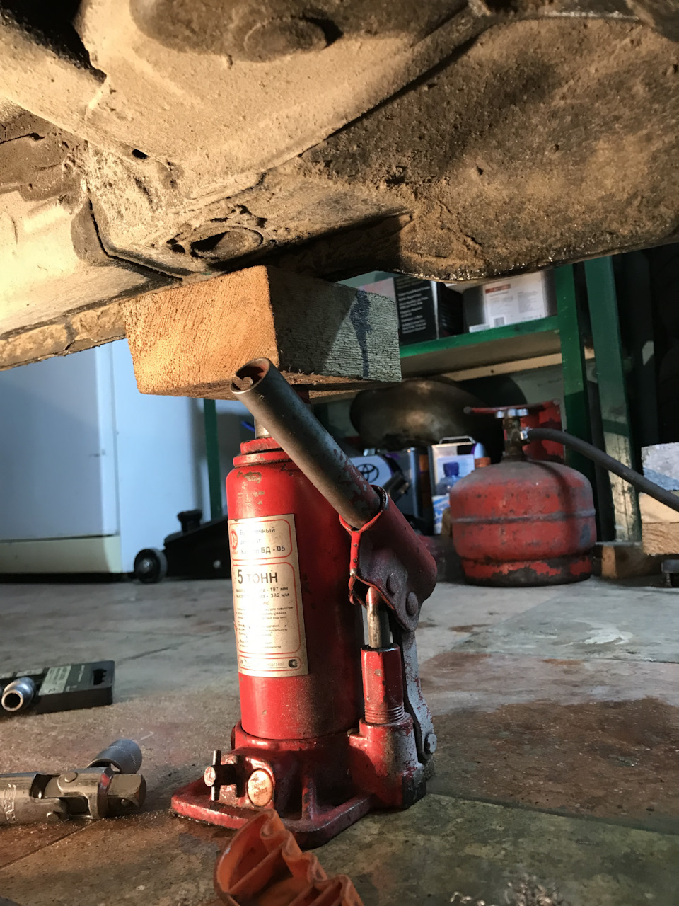 Замена сайлентблоков задних продольных рычагов Toyota Rav 4 — Toyota ...