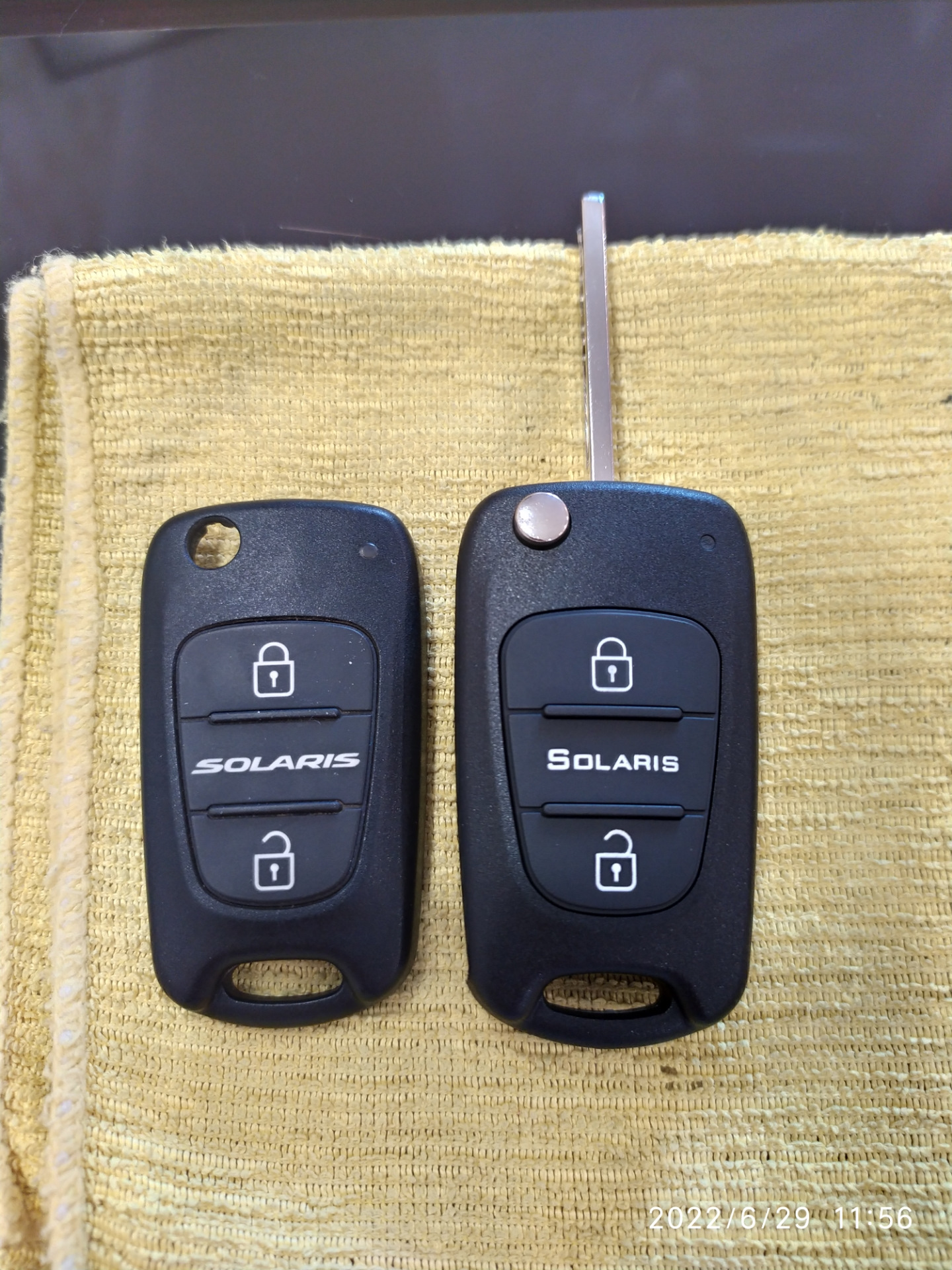 Солярис без ключа. Ключ Hyundai Solaris 2. Выкидной ключ Hyundai Solaris. Выкидной ключ для Hyundai Solaris с 2017. Новый ключ Хендай Солярис.