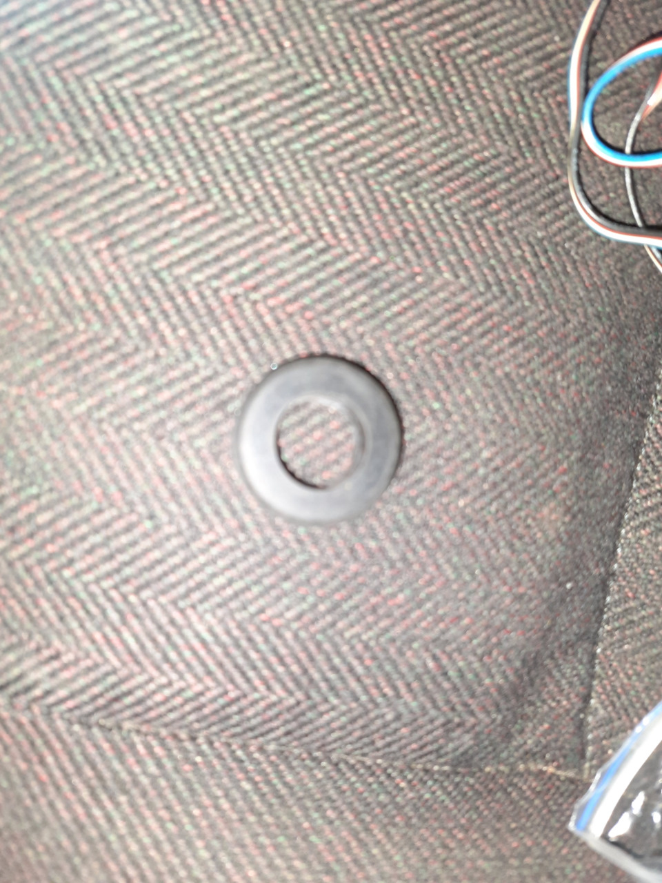 Вот такие уплотнители нашёл в тазомаге — Audi 80 (B3)