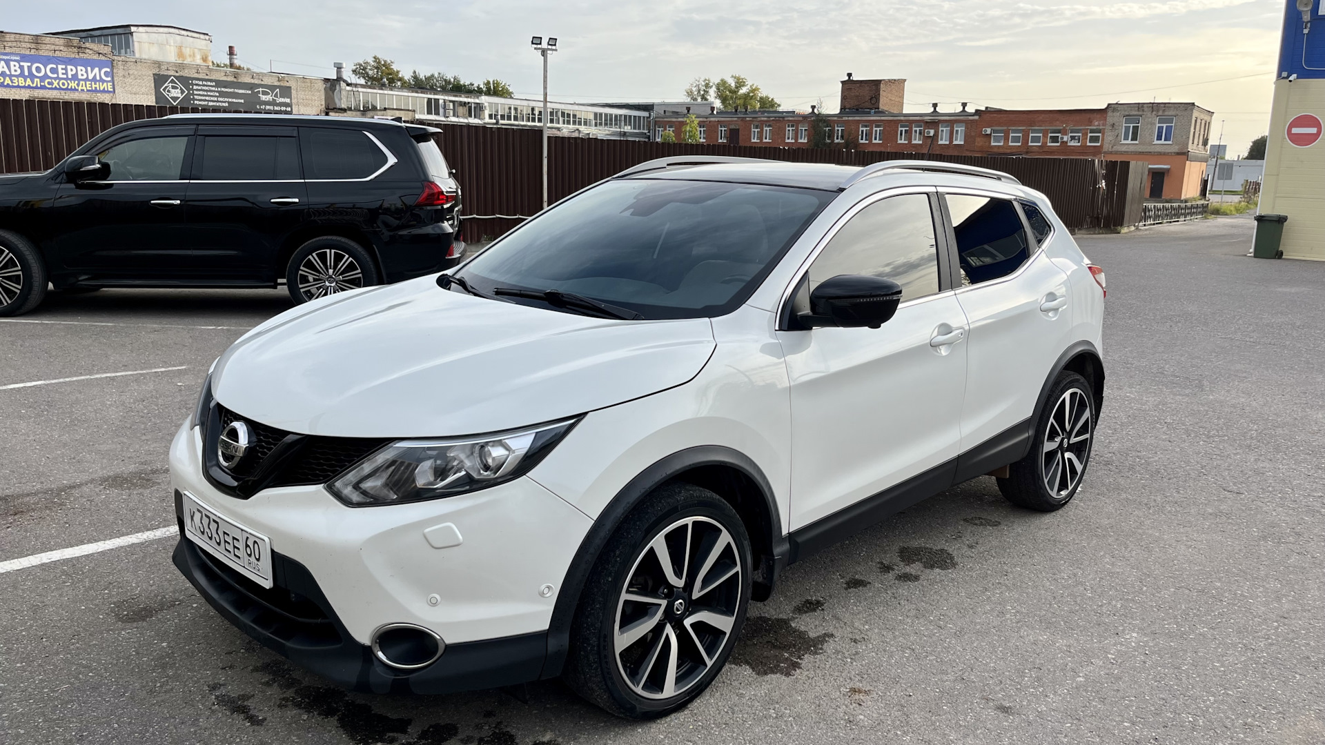 Купить б/у Nissan Qashqai II 2.0 CVT (144 л.с.) бензин вариатор в Москве: чёрный