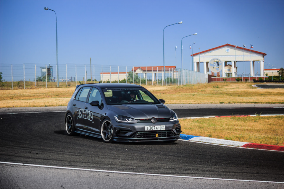 Photo from the logbook Volkswagen Golf R Mk7
