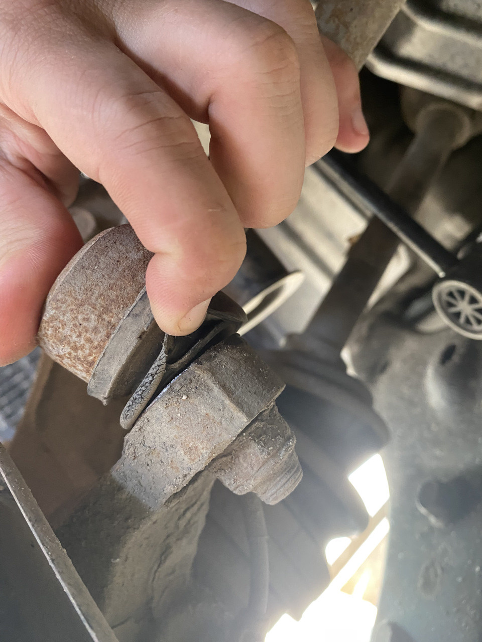 Вот в каком состоянии был пыльник — Hyundai Tucson (JM)