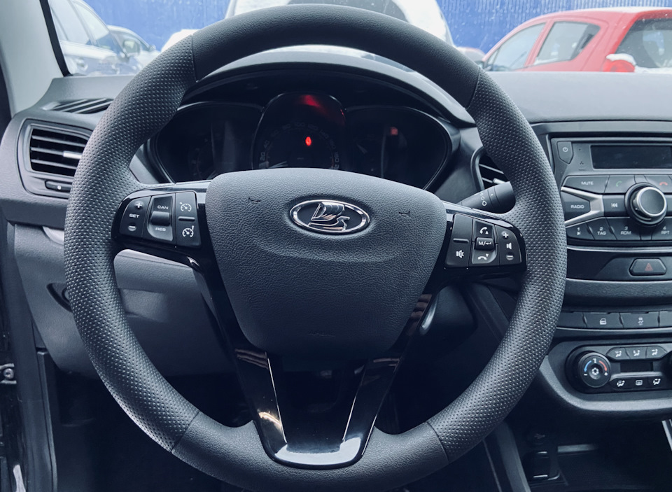 Как снять накладку руля веста Накладка на руль чёрный глянец - Lada Vesta, 1,6 л, 2021 года тюнинг DRIVE2