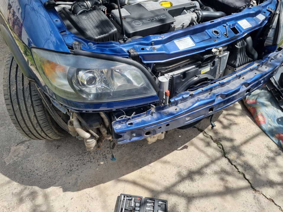 Фара потеет😒 Замена герметика. — Opel Zafira A, 2 л, 2002 года | другое ...