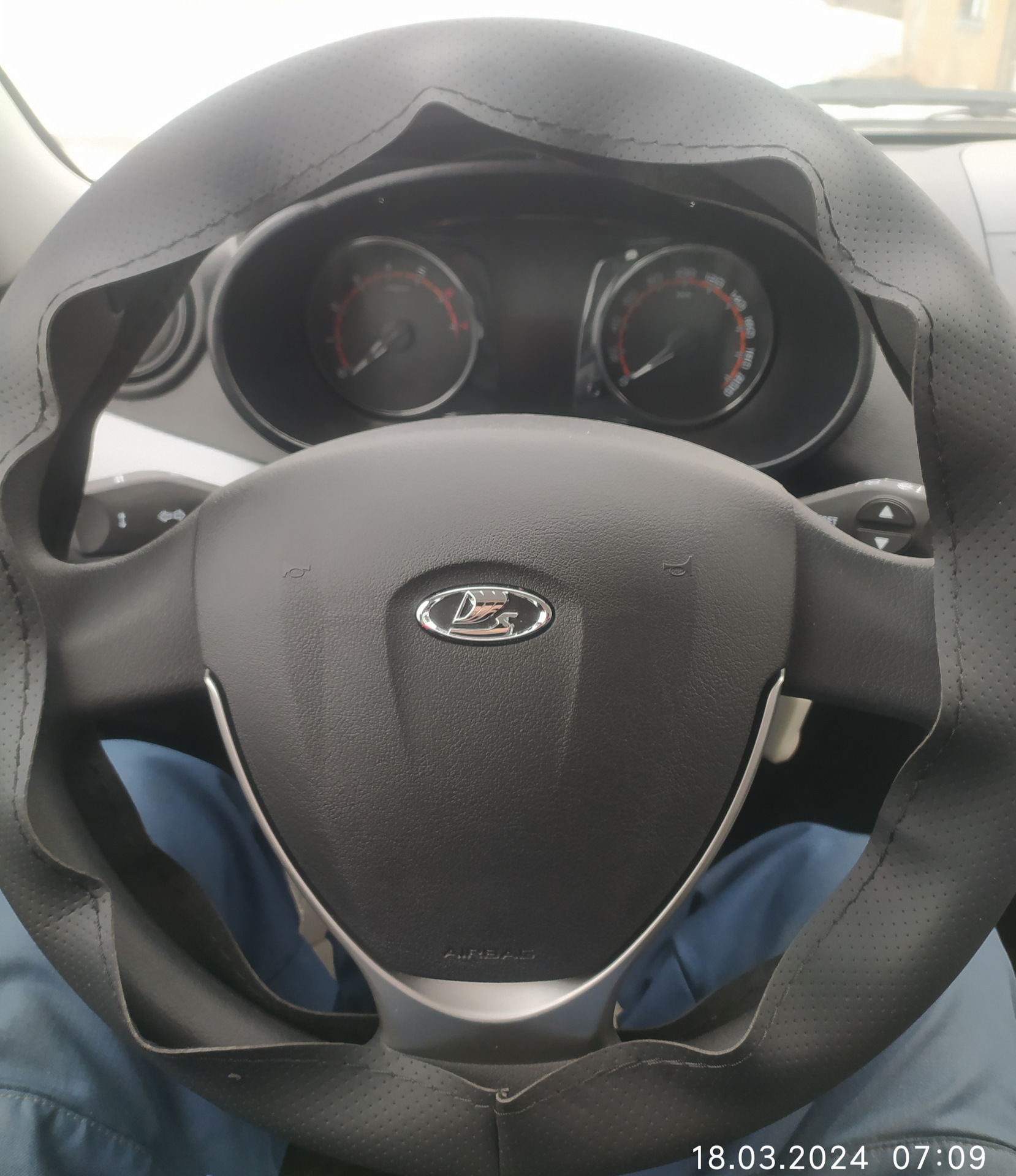 Оплётка руля — Lada Гранта Лифтбек (2G), 1,6 л, 2023 года | стайлинг ...