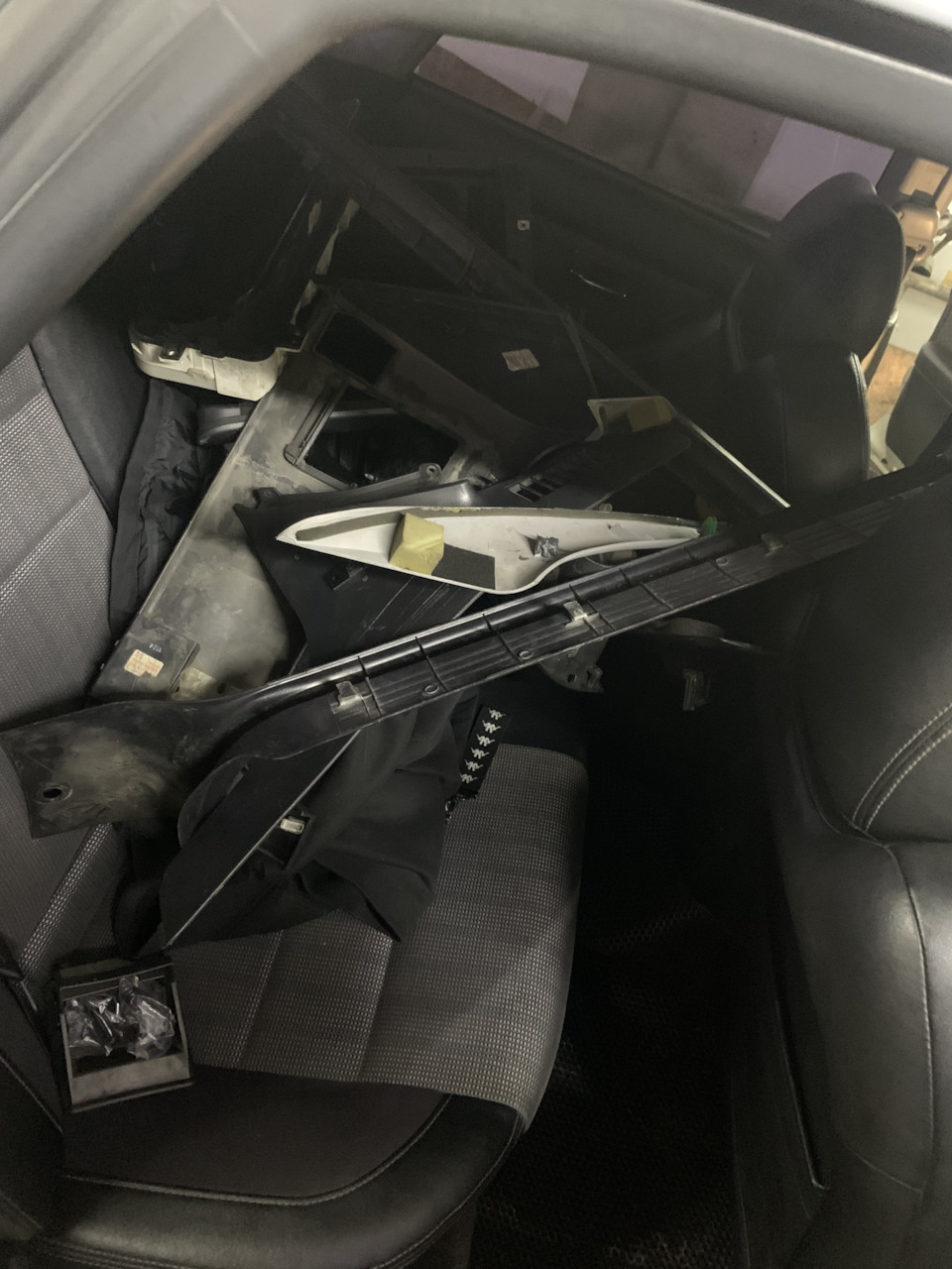 заслонка печки шевроле круз. 8. лада веста печка дует холодным. воздуховод обдува ног водителя логан 2. справа дует холодный воздух а слева теплый.