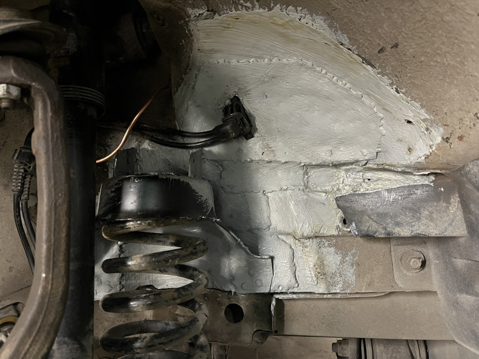 Замена второй чашки передней пружины — Mercedes-Benz E-Class (W210), 2 ...