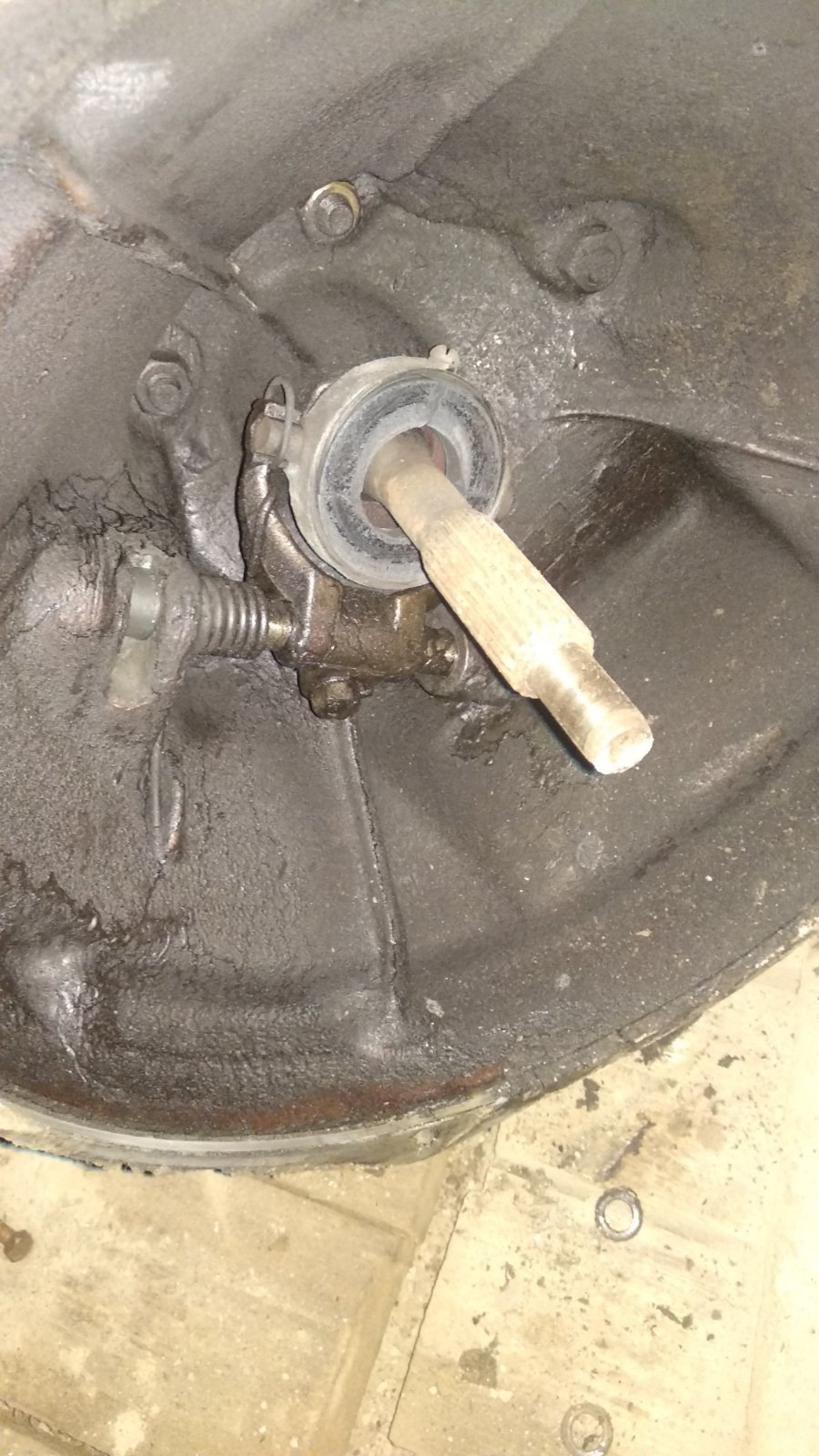 Зазор между подшипником и корзиной — ЛуАЗ 969, 1,1 л, 1977 года ...