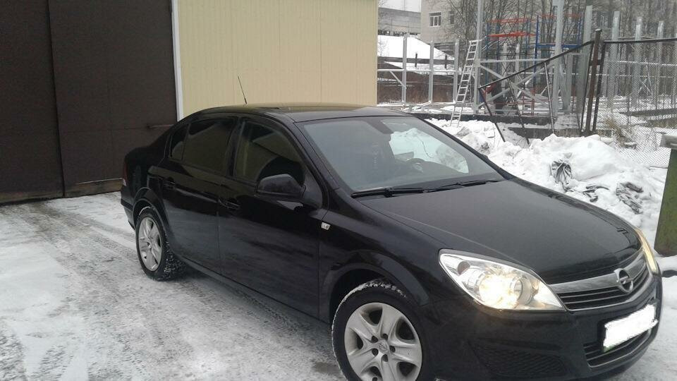 Opel Astra h черная