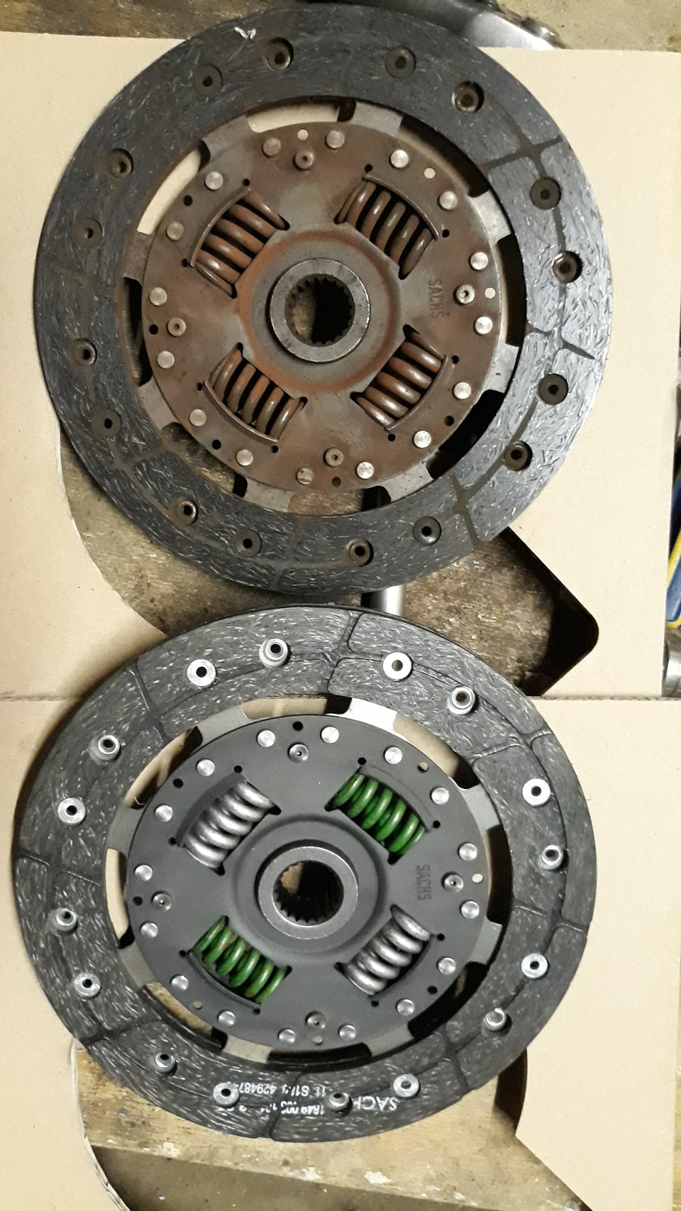 Принципиальная схема сцепления автомобиля. Почему сцепление схватывает в конце. Почему сцепление схватывает в конце. Привод сцепления ваз 2105. Механизм сцепления ваз 2109.