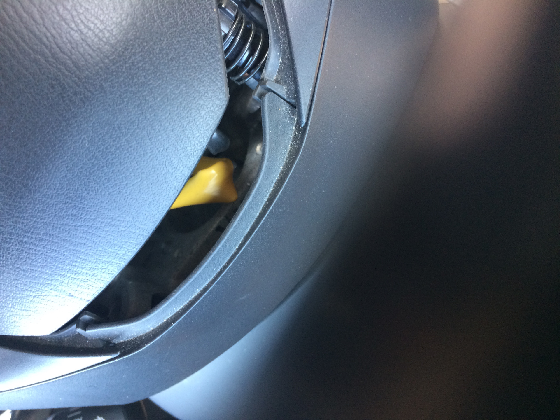Мазда сх 5 снятие. Мазда сх5 отверстие для троса. Мазда СХ 5 разрыв ремней. Защита горловины Mazda CX-5 I. Front airbag sensor Mazda CX-5 2018.