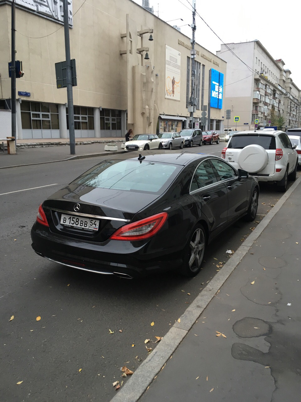 3. Двусторонний оригинальный коврик в багажник — Mercedes-Benz CLS (C218),  3,5 л, 2011 года | аксессуары | DRIVE2