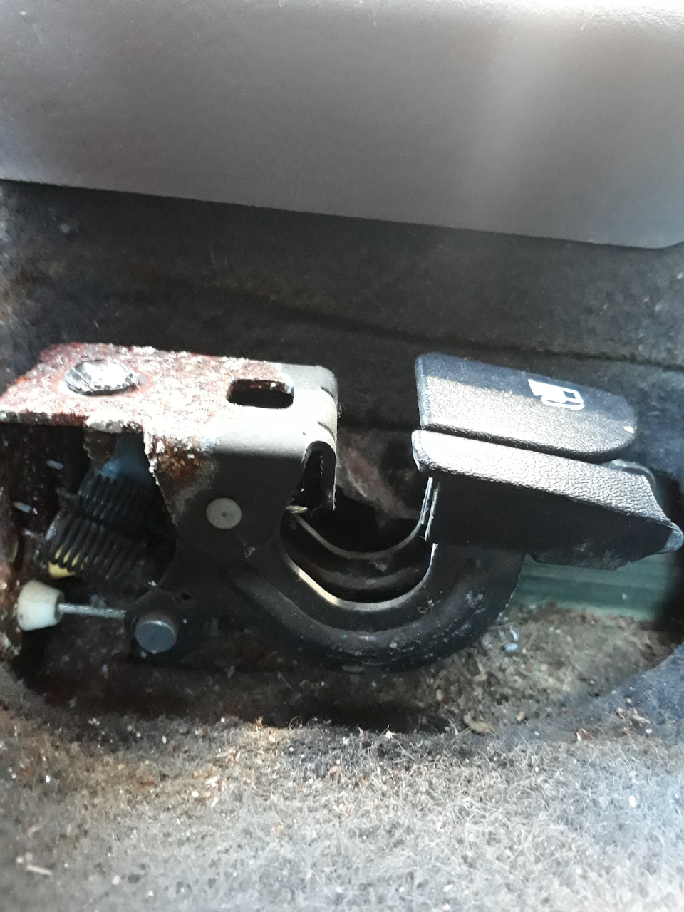 Hyundai Elantra GL 2008 ТагАЗ. Замена ручки открывания багажника. — DRIVE2