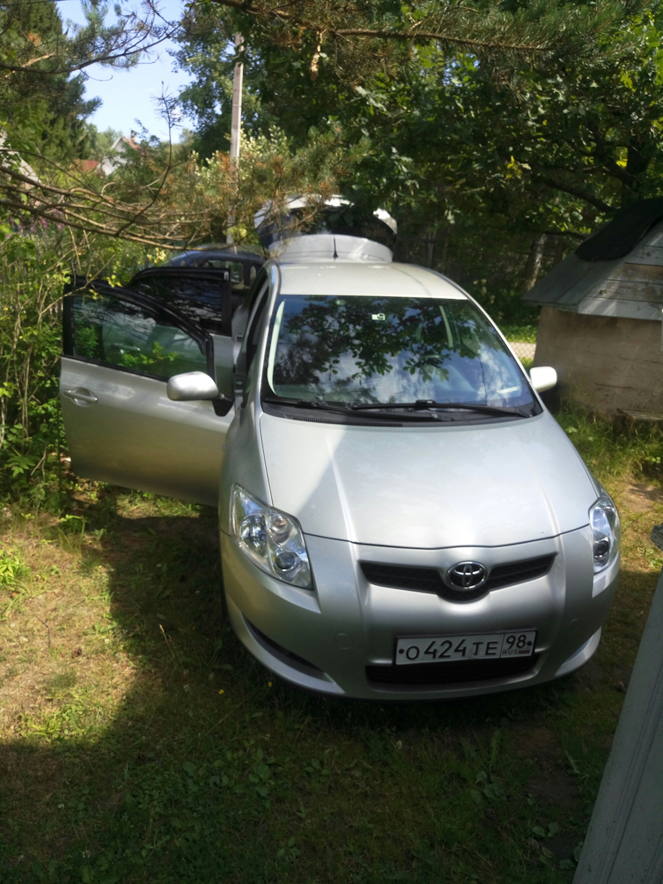 Мокрый пол под пассажской стороной … Не думал что так выйдет — Toyota Auris  (1G), 1,8 л, 2009 года | просто так | DRIVE2