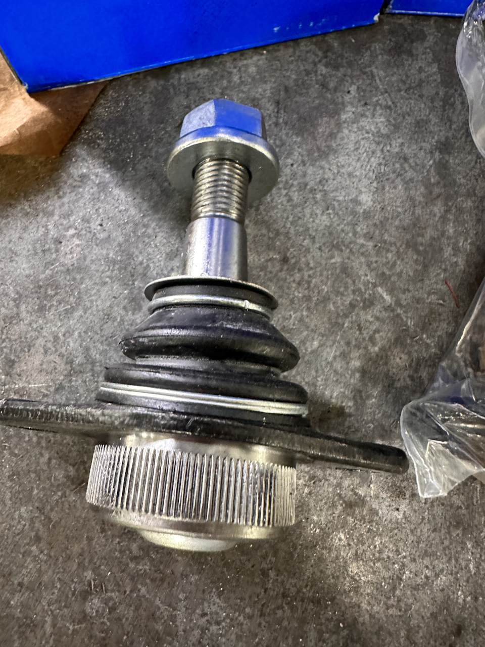 Стабилизатор поперечной устойчивости и шаровые опоры — Volvo XC90 (1G ...