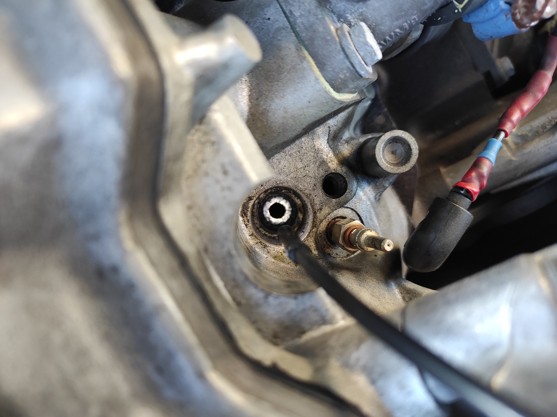 Замена огнеупорных(медных) шайб под форсункой — Audi A6 Avant (C4), 2,5 ...