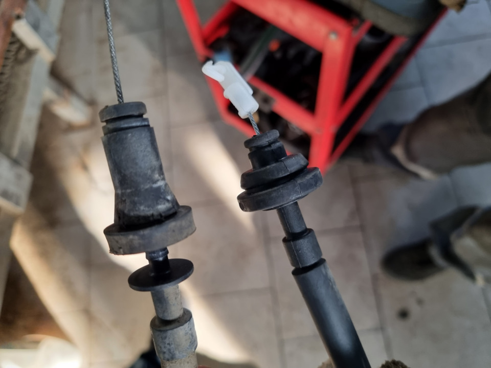 Замена троса газа. Нужна помощь — Peugeot 406, 1,8 л, 2001 года ...