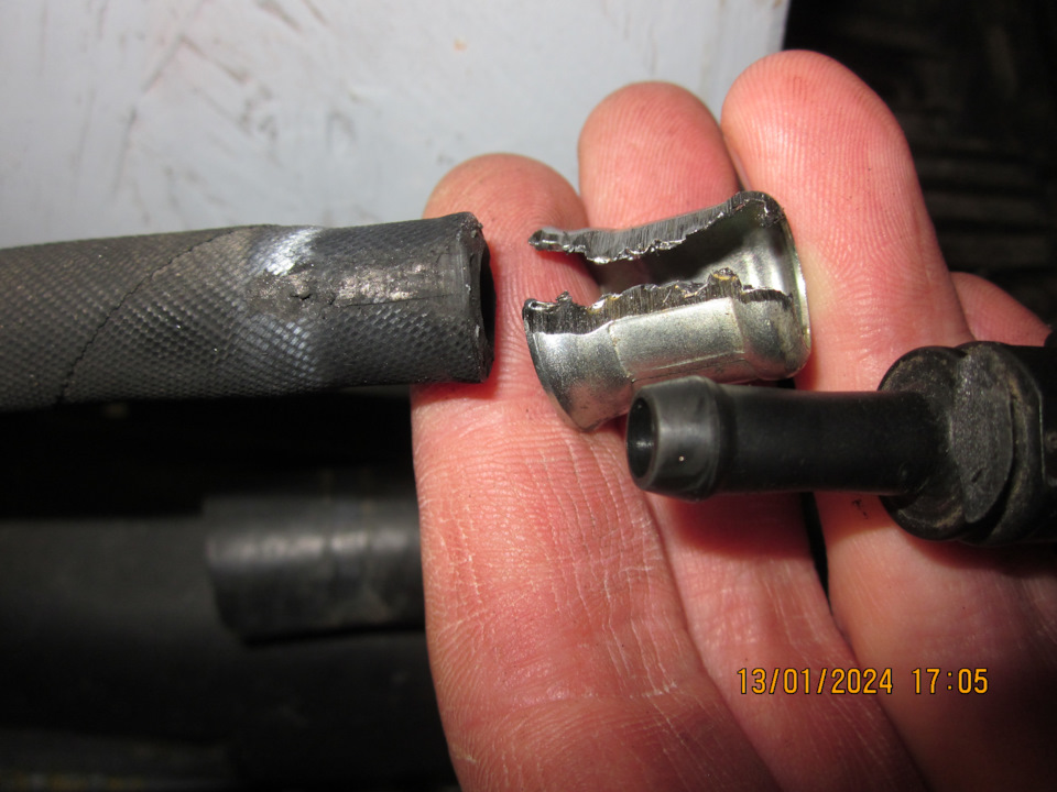 Обрезанное стоковое соединение — Lada Vesta SW (1G). Запчасти на фото: 13012024