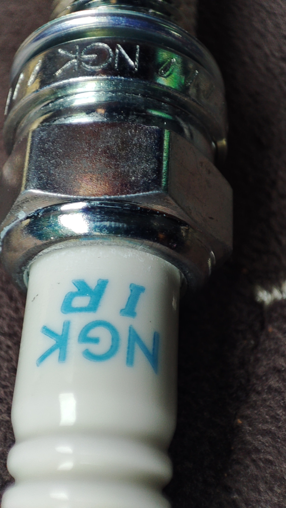 Фирменная мука, куда же без неё? Но! В этот раз её очень мало! Еле разглядел, и то камерой. Возможно, изменился немного технологический процесс — KIA Rio X-Line