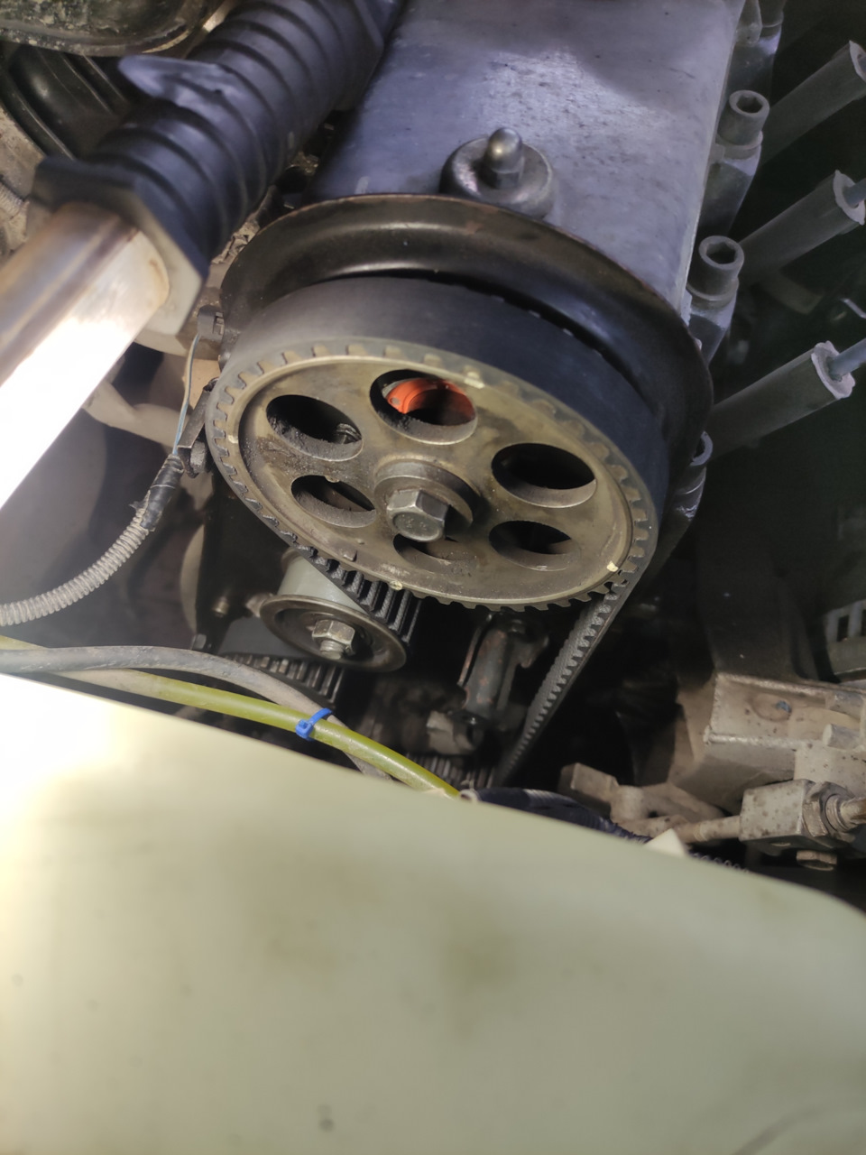 Замена сальников, датчика давления масла и ремня ГРМ, патрубок СОД с ...