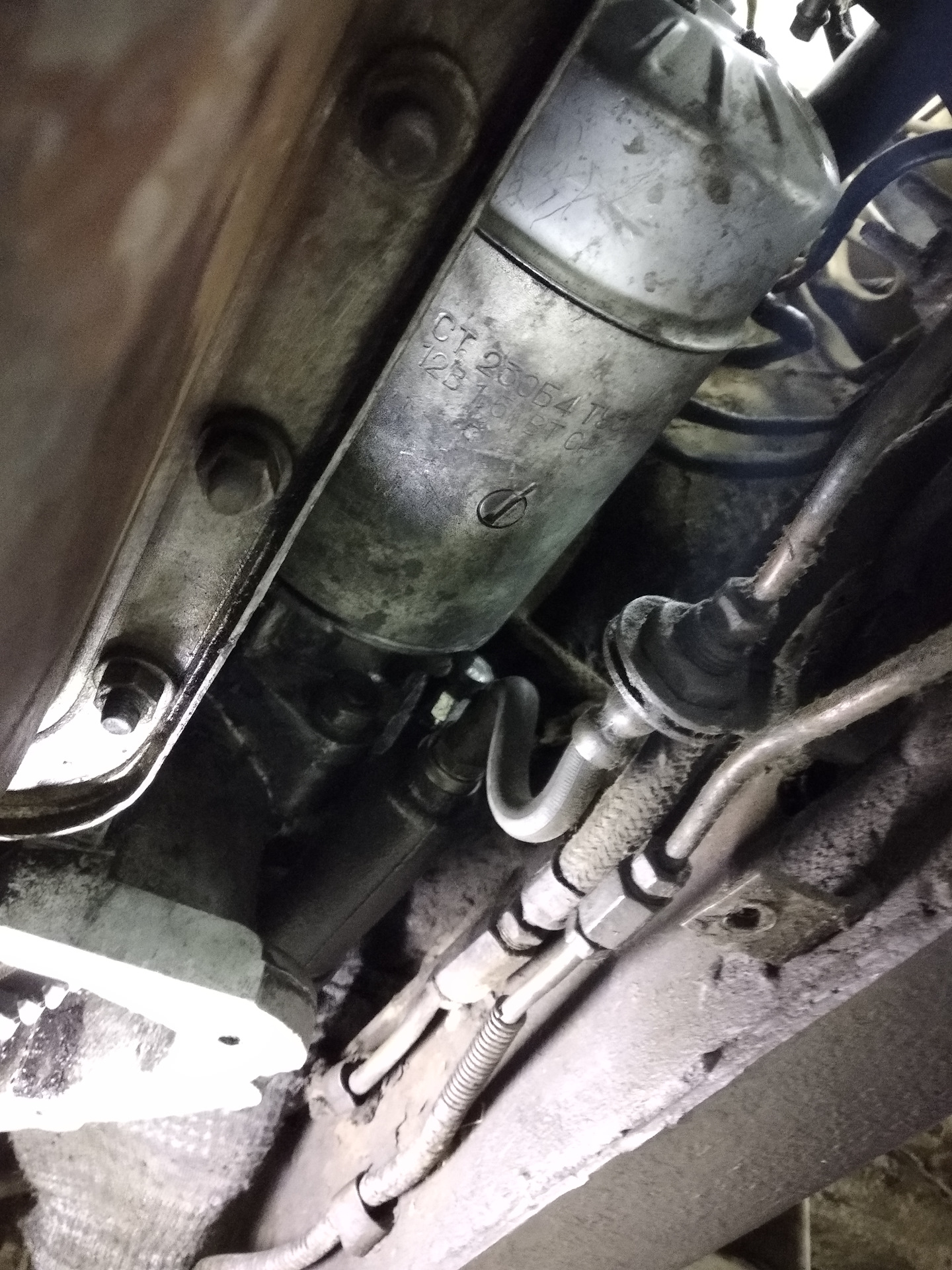 Рабочий цилиндр сцепления уаз патриот. Шток сцепления уаз 469. Главный цилиндр сцепления уаз 452 буханка 409 двигатель. Рцс уаз хантер. Рабочий цилиндр сцепления уаз патриот 409 двигатель.