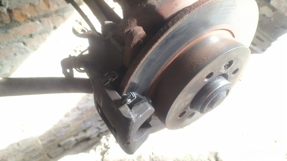 Замена задних колодок и разработка направляющих суппорта — DRIVE2