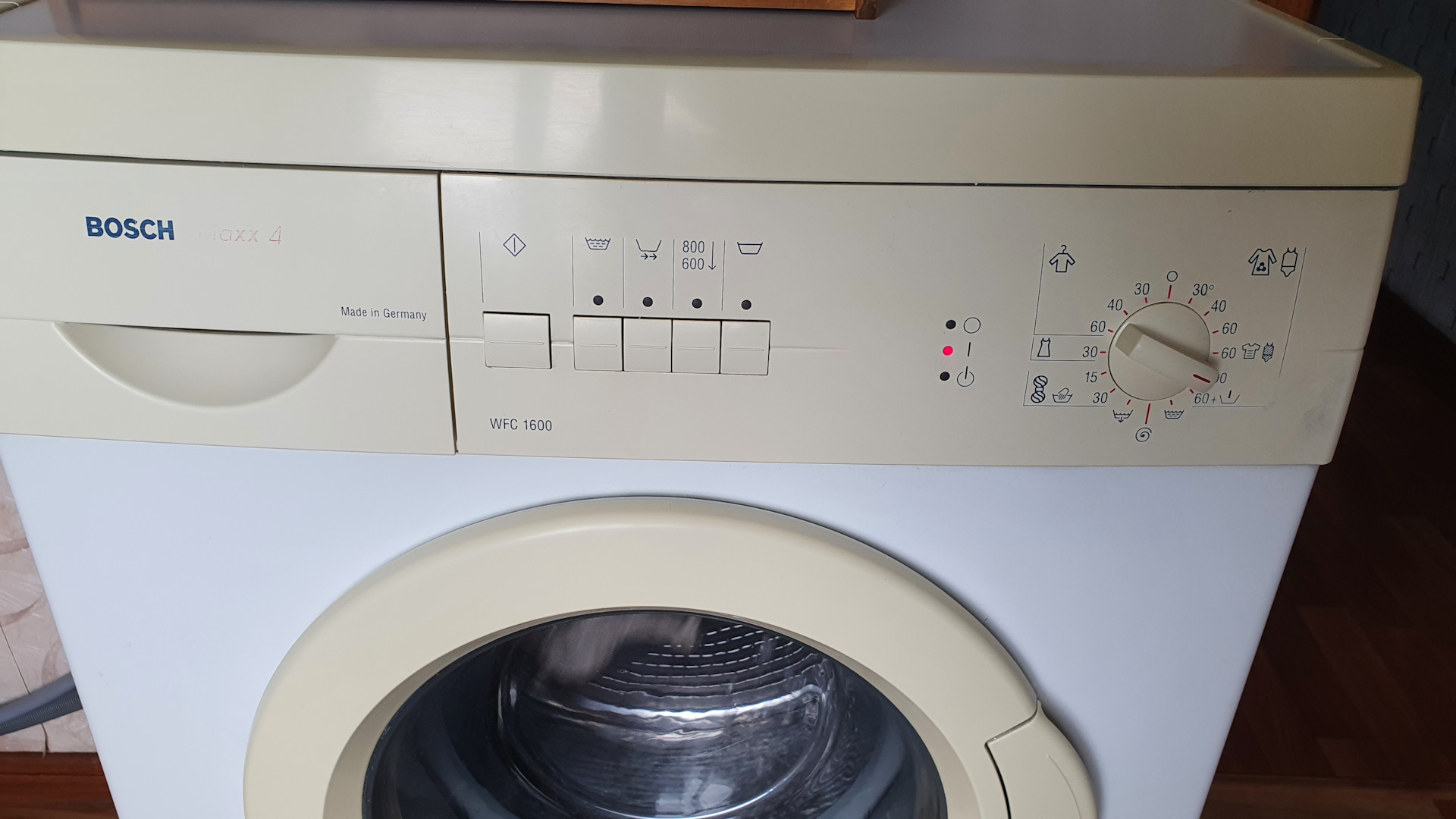 Машинка стиральная не стирает причины. Bosch Maxx 4. Кнопки на стиральной машине бош. Bosch Maxx 4 пробка\.