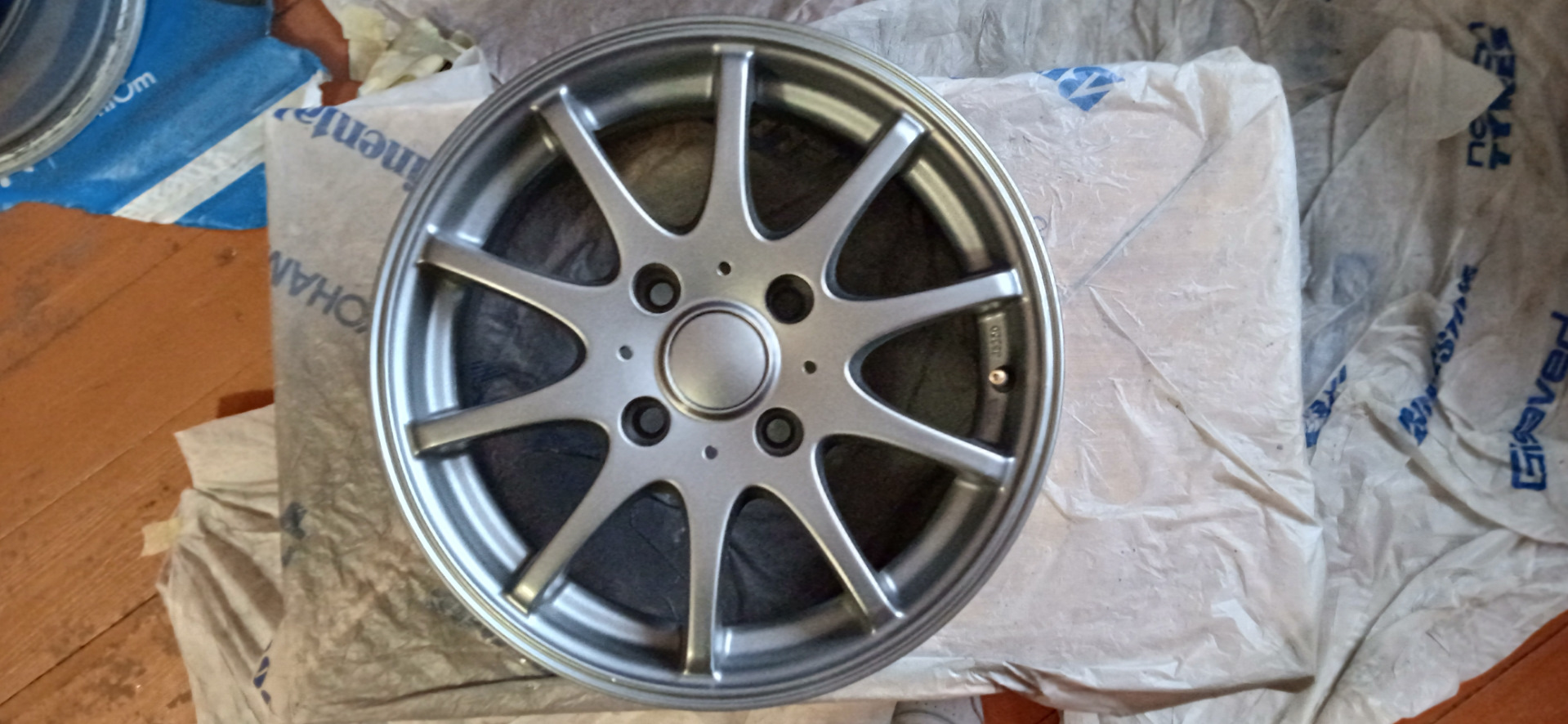 Диски Dezent R15 на зиму. — Mitsubishi Carisma, 1,6 л, 2002 года ...